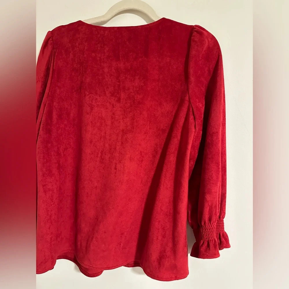 Tuckernuck Easton suede blouse in burgundy red color fall brick holiday S - Picture 2 of 5